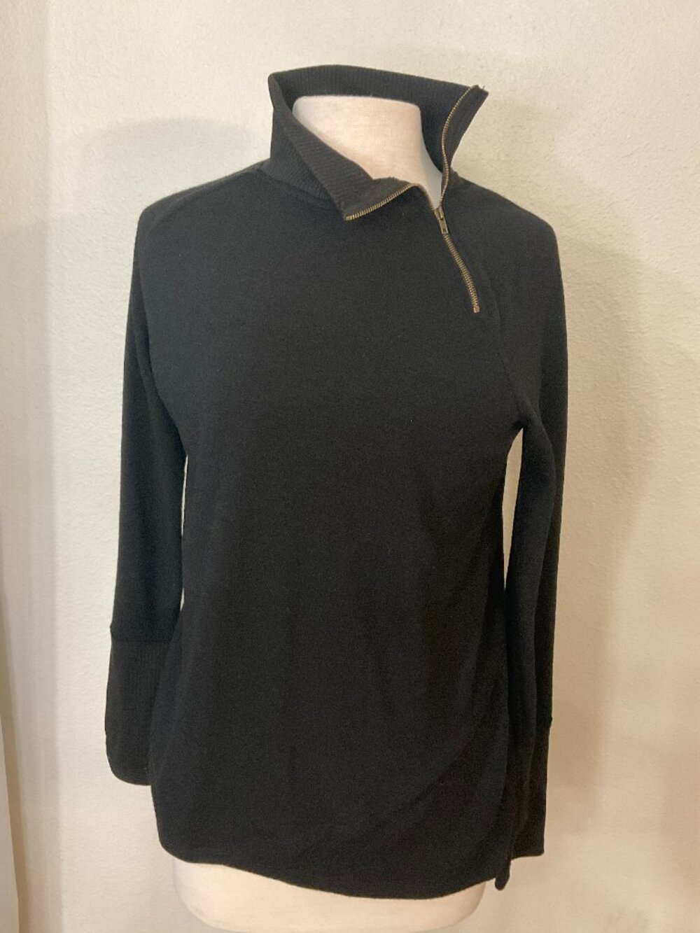 Doe & Rae Small Black Quarter Zip Pullover Asymmetrical Hem